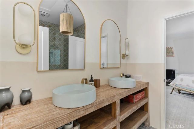 294 W Crestview Drive, Palm Springs, CA 92264