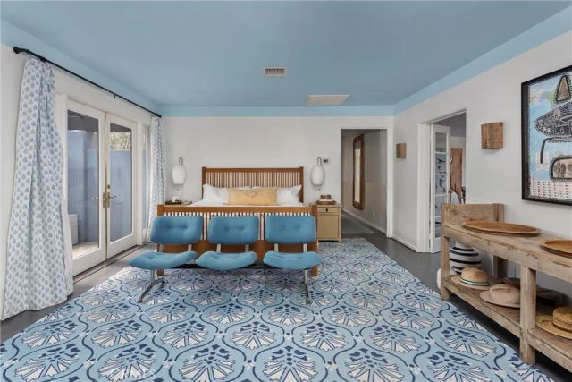 294 W Crestview Drive, Palm Springs, CA 92264