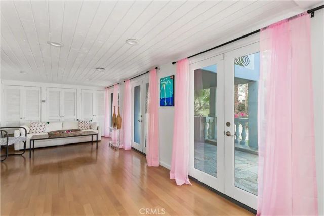 294 W Crestview Drive, Palm Springs, CA 92264