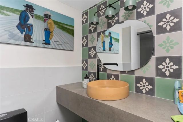 294 W Crestview Drive, Palm Springs, CA 92264