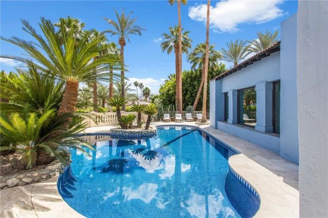 294 W Crestview Drive, Palm Springs, CA 92264