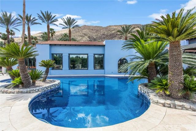 294 W Crestview Drive, Palm Springs, CA 92264