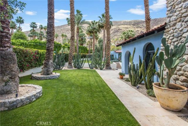 294 W Crestview Drive, Palm Springs, CA 92264