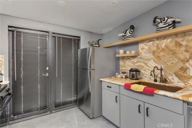 294 W Crestview Drive, Palm Springs, CA 92264