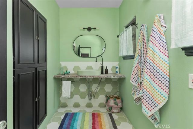 294 W Crestview Drive, Palm Springs, CA 92264