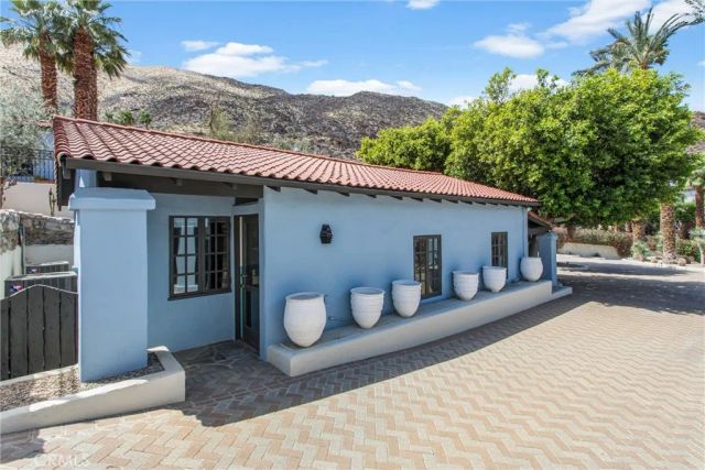 294 W Crestview Drive, Palm Springs, CA 92264