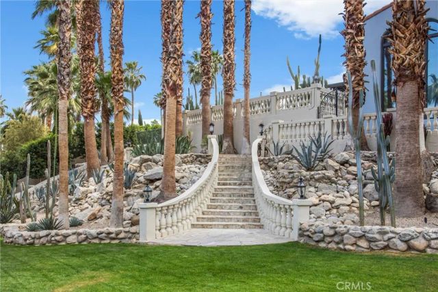 294 W Crestview Drive, Palm Springs, CA 92264