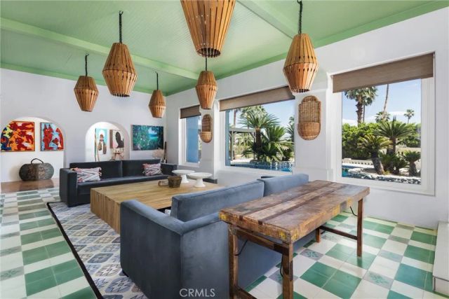 294 W Crestview Drive, Palm Springs, CA 92264