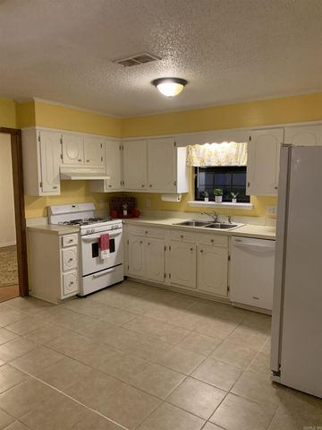 3609 Old Warren Road, Pine Bluff, AR 71603
