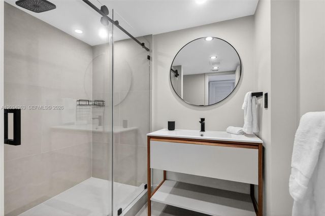 2555 Collins Ave 1812, Miami Beach, FL 33140