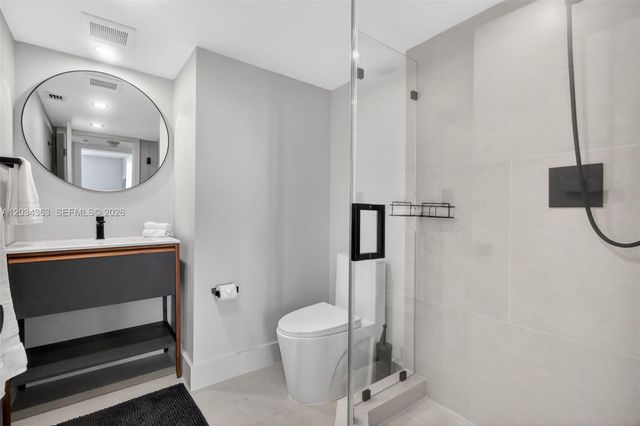 2555 Collins Ave 1812, Miami Beach, FL 33140