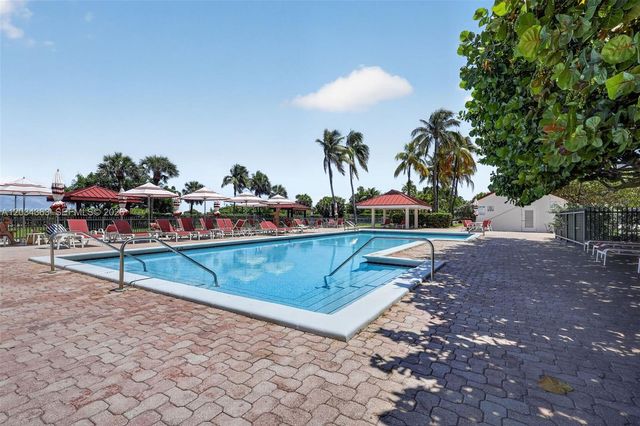 2555 Collins Ave 1812, Miami Beach, FL 33140
