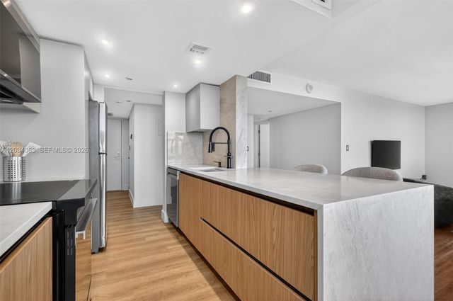 2555 Collins Ave 1812, Miami Beach, FL 33140
