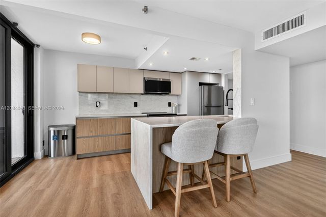 2555 Collins Ave 1812, Miami Beach, FL 33140