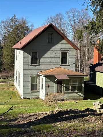 526 Janeway Street, Kane Boro, PA 16735