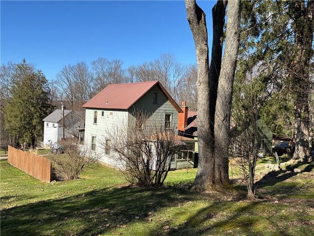 526 Janeway Street, Kane Boro, PA 16735