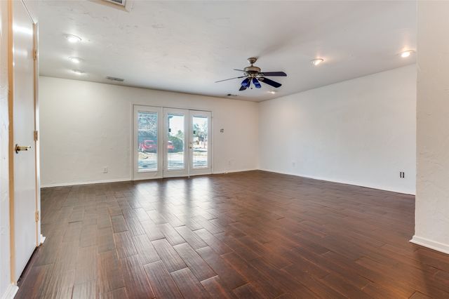 213 Sixpence Lane, Euless, TX 76039