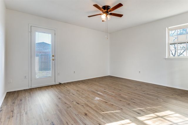 213 Sixpence Lane, Euless, TX 76039