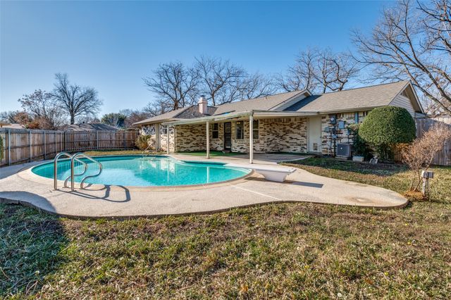 213 Sixpence Lane, Euless, TX 76039