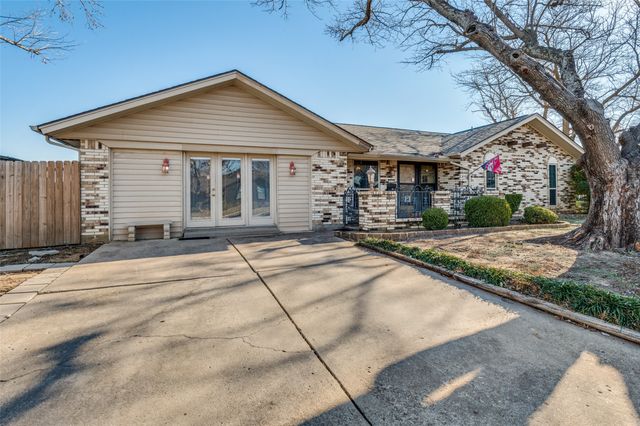 213 Sixpence Lane, Euless, TX 76039