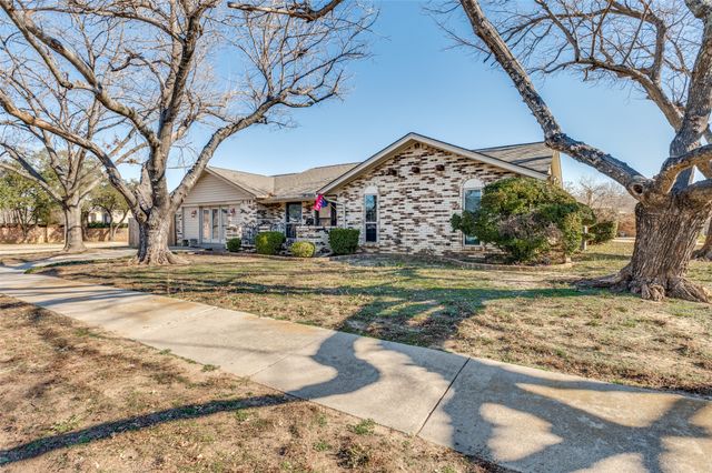 213 Sixpence Lane, Euless, TX 76039