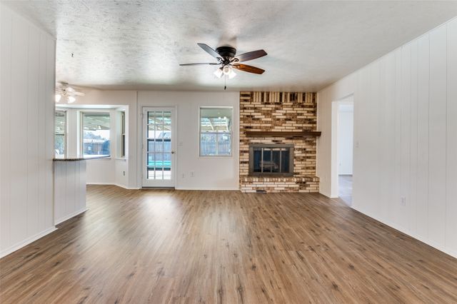 213 Sixpence Lane, Euless, TX 76039