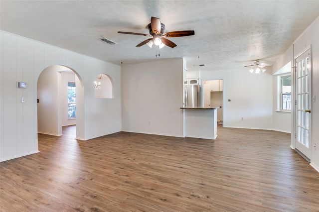 213 Sixpence Lane, Euless, TX 76039