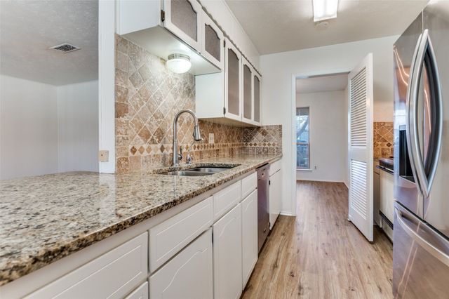 213 Sixpence Lane, Euless, TX 76039