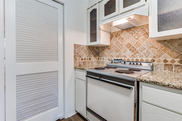 213 Sixpence Lane, Euless, TX 76039