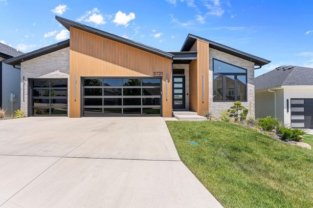 3721 E Woodhue Street, Springfield, MO 65802