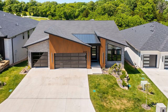 3721 E Woodhue Street, Springfield, MO 65802