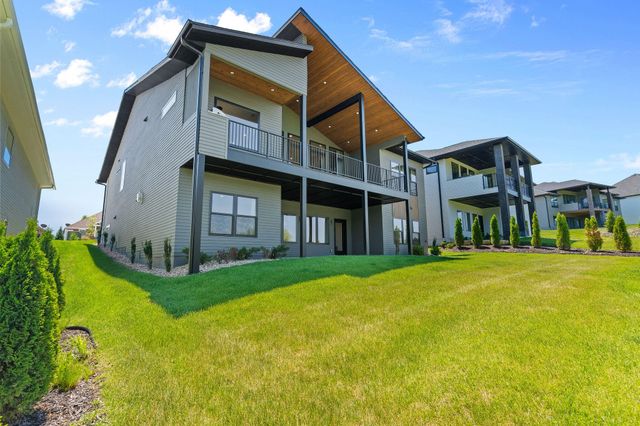 3721 E Woodhue Street, Springfield, MO 65802