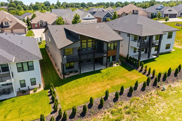 3721 E Woodhue Street, Springfield, MO 65802