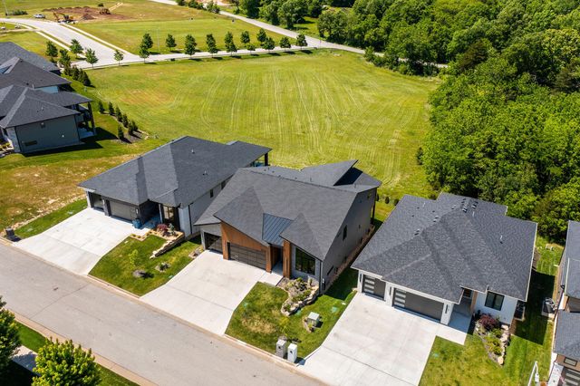 3721 E Woodhue Street, Springfield, MO 65802