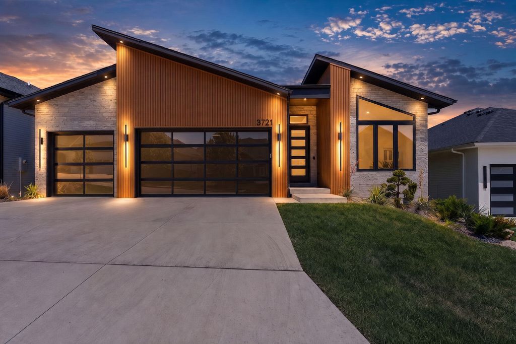 3721 E Woodhue Street, Springfield, MO 65802