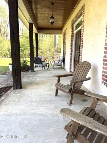 4 Bayou Lane, Natchez, MS 39120