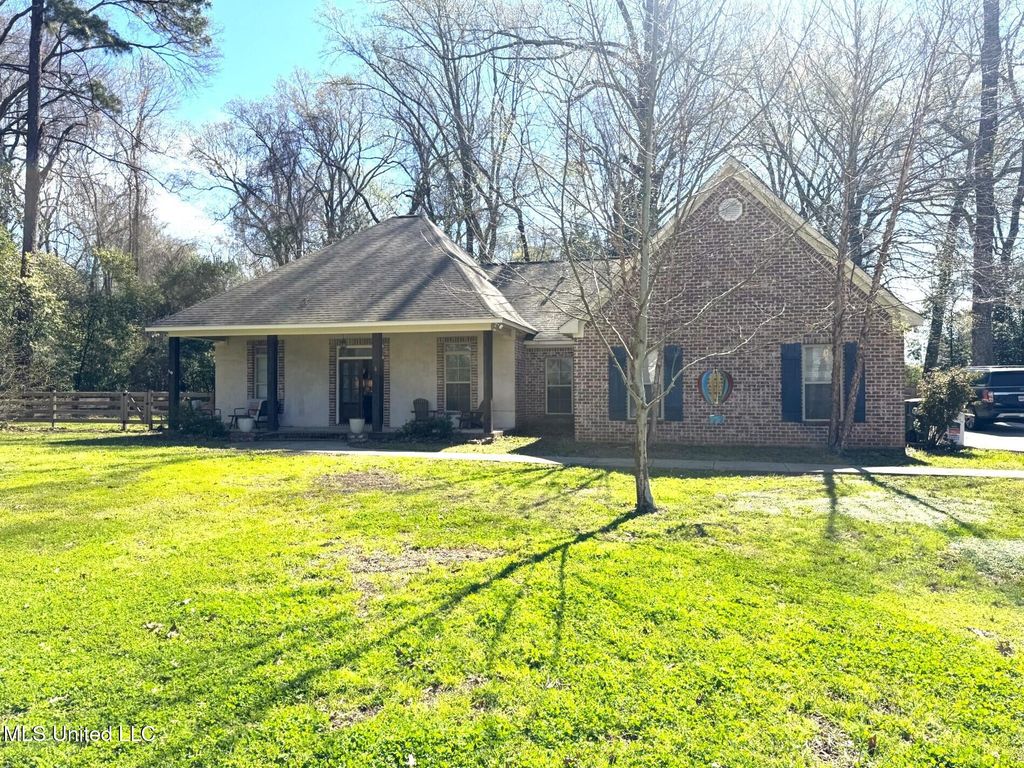 4 Bayou Lane, Natchez, MS 39120