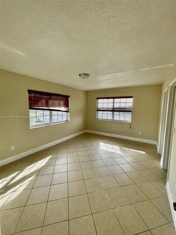 1035 W 77th St 412, Hialeah, FL 33014