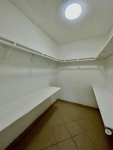 1035 W 77th St 412, Hialeah, FL 33014