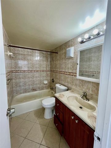 1035 W 77th St 412, Hialeah, FL 33014