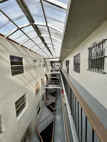 1035 W 77th St 412, Hialeah, FL 33014