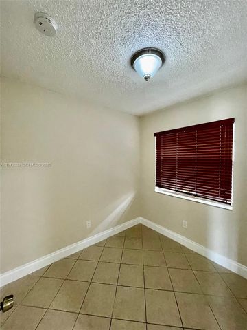 1035 W 77th St 412, Hialeah, FL 33014