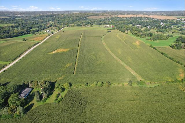 1553 Holmans Road, Mt Vernon, IA 52314