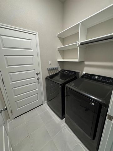 108 Bendecido LOOP, Elgin, TX 78621