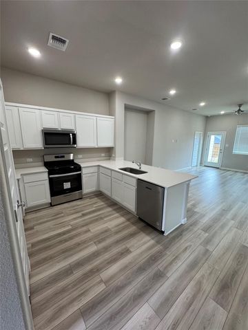 108 Bendecido LOOP, Elgin, TX 78621
