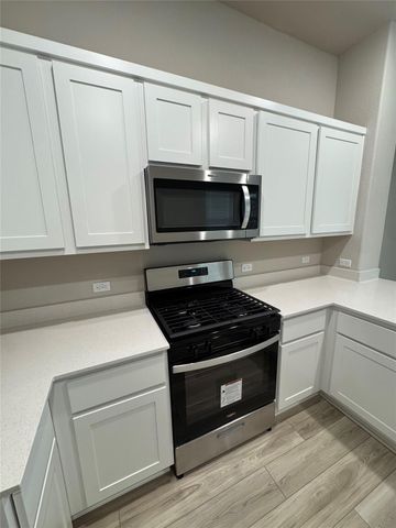 108 Bendecido LOOP, Elgin, TX 78621