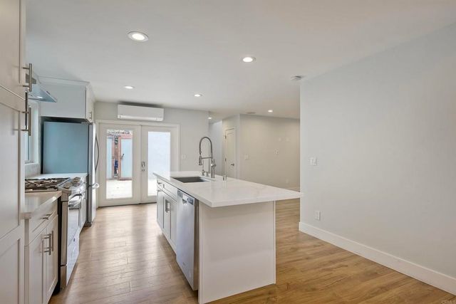 348 La Mesa Avenue, Encinitas, CA 92024