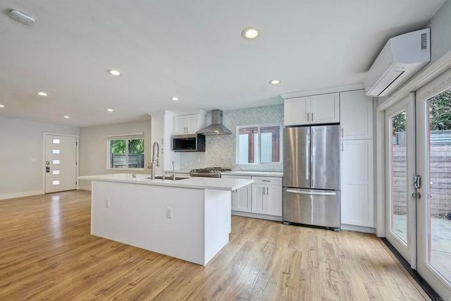 348 La Mesa Avenue, Encinitas, CA 92024