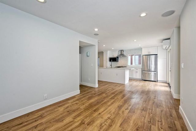 348 La Mesa Avenue, Encinitas, CA 92024