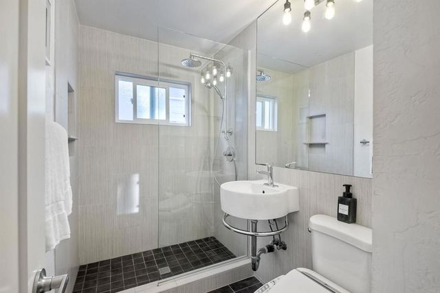 348 La Mesa Avenue, Encinitas, CA 92024